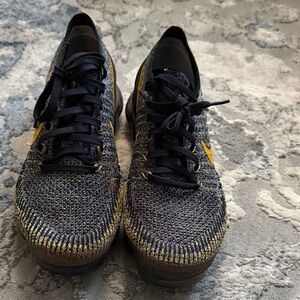 Nike Men's Black and Gold Athletic Shoes